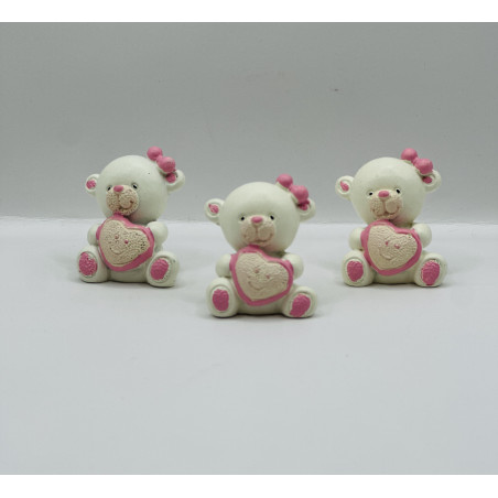 مجسم دب مع قلب