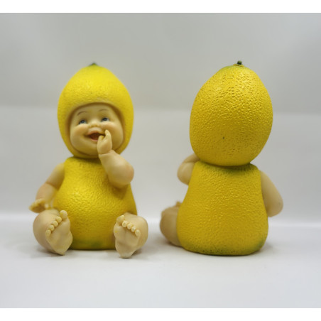 مجسم ليمون كبير