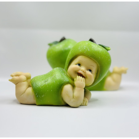 مجسم تفاحة كبير