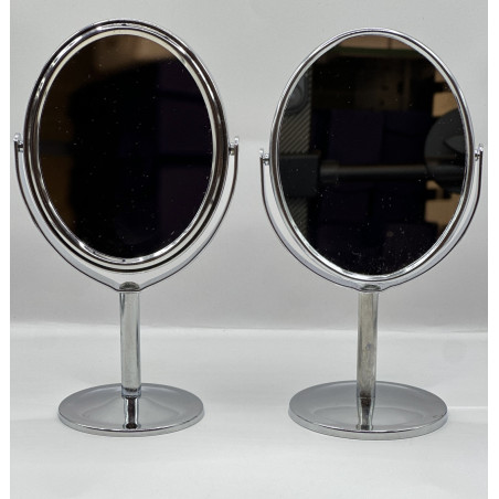 مرايا بيضاوي مع قاعدة